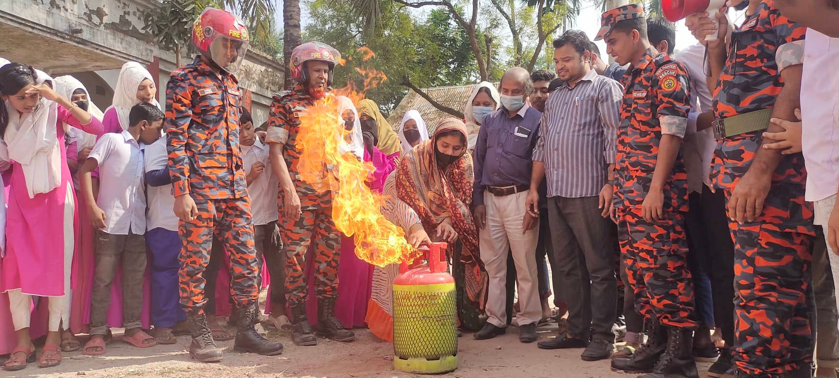 ত্রিমোহনী উচ্চ বিদ্যালয় মহড়া
