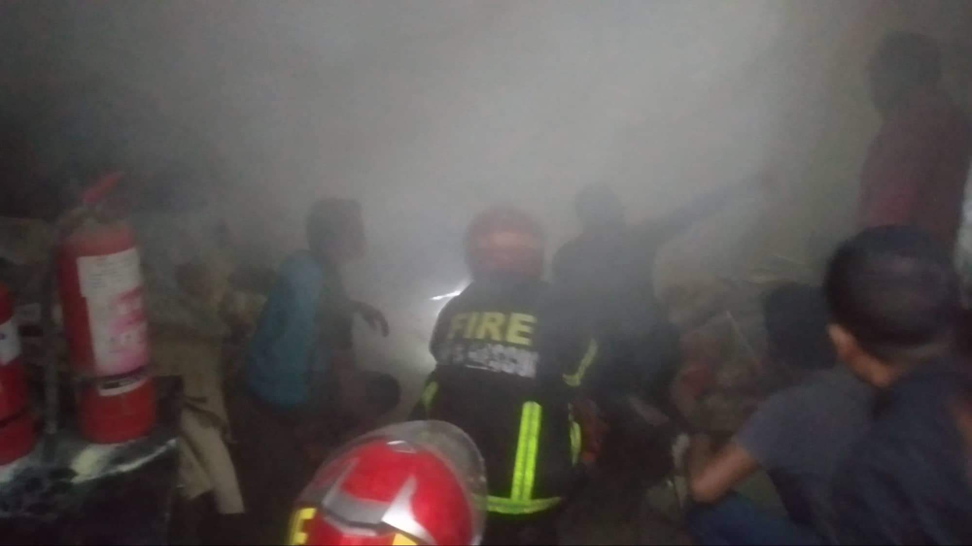 বটতলা শেরপুর ইমরান এন্টারপ্রাইজে সংঘটিত অগ্নিকান্ডের স্থির চিত্র