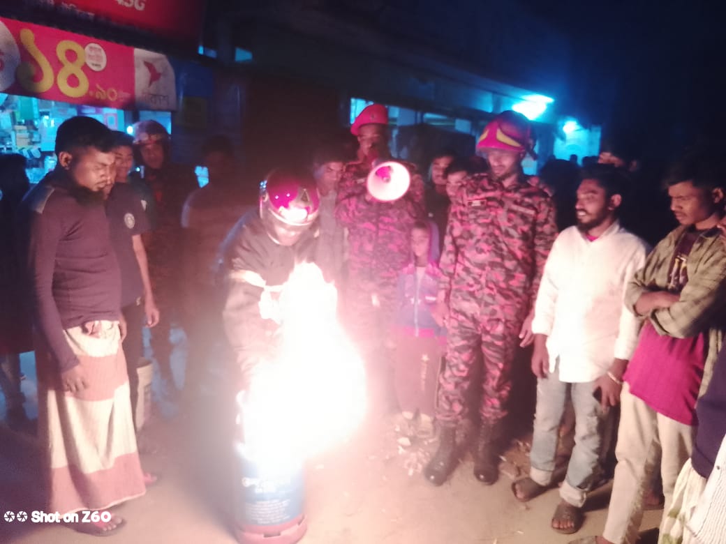 রাত্রিকালীন মহড়ার ছবি