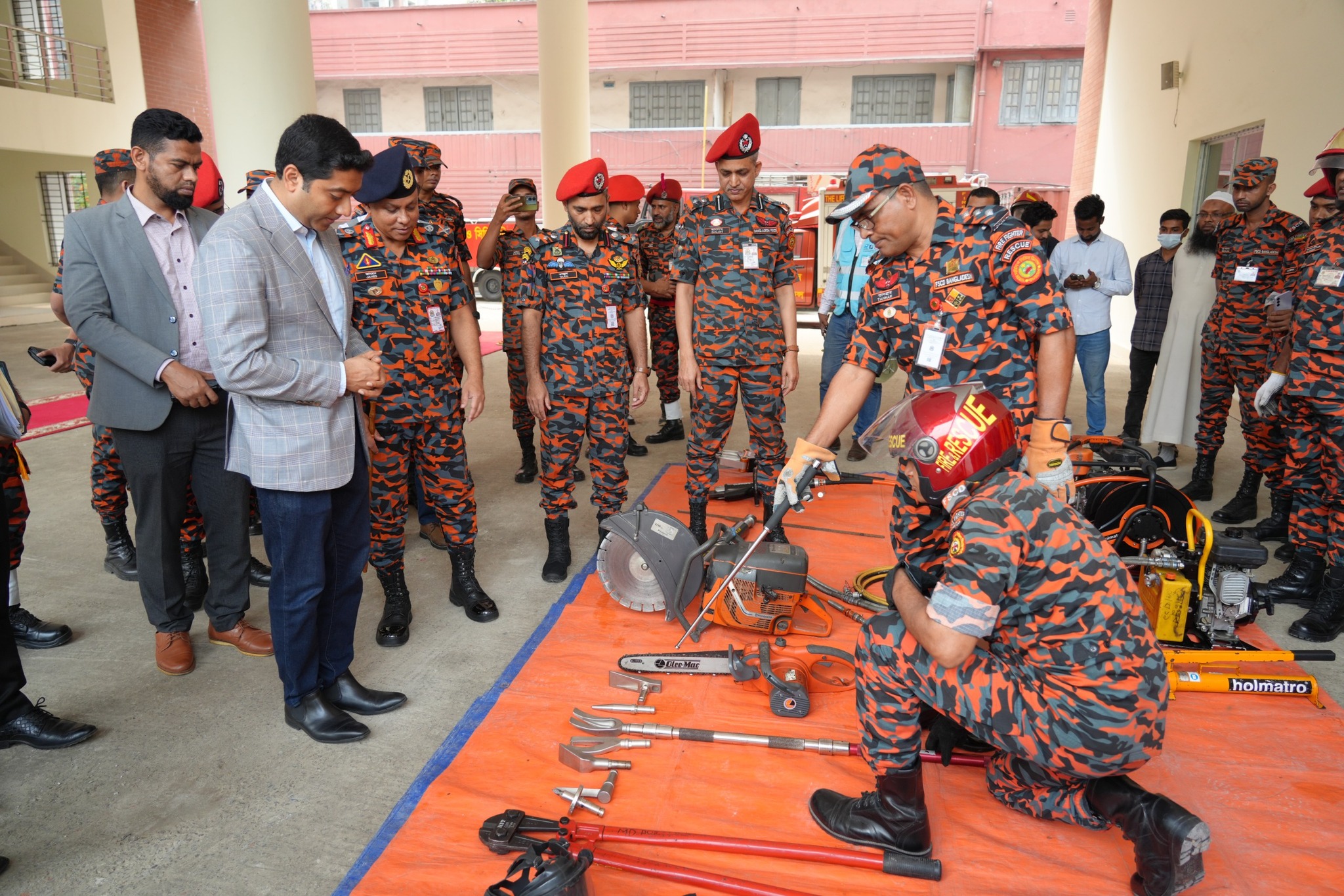 ১১ মার্চ ২০২৬ ঢাকার মোহাম্মদপুর ফায়ার সার্ভিস ও সিভিল ডিফেন্স স্টেশন পরিদর্শন করেছেন প্রাথমিক ও গণশিক্ষা মন্ত্রণালয়ের মাননীয় প্রতিমন্ত্রী জনাব ববি হাজ্জাজ এমপি।