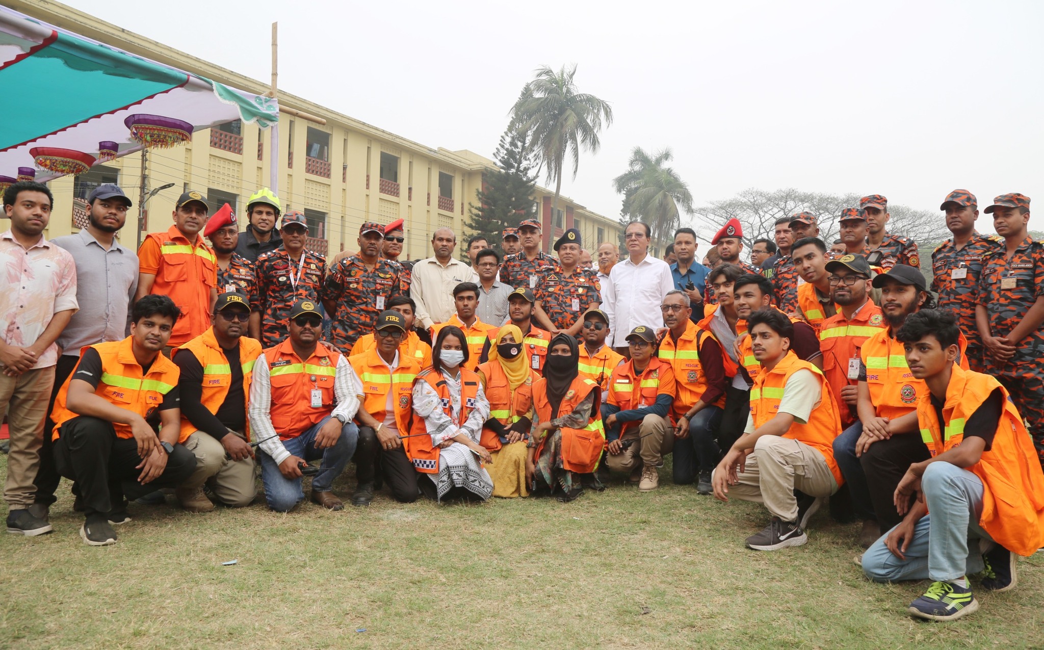 জাতীয় দুর্যোগ প্রস্তুতি দিবস উপলক্ষ্যে “ভূমিকম্প ও অগ্নিনিরাপত্তা বিষয়ক মহড়া” অনুষ্ঠিত হয়েছে। মহড়ায় প্রধান অতিথি ছিলেন দুর্যোগ ব্যবস্থাপনা ও ত্রাণ মন্ত্রণালয়ের মাননীয় মন্ত্রী জনাব আসাদুল হাবিব দুলু এমপি।