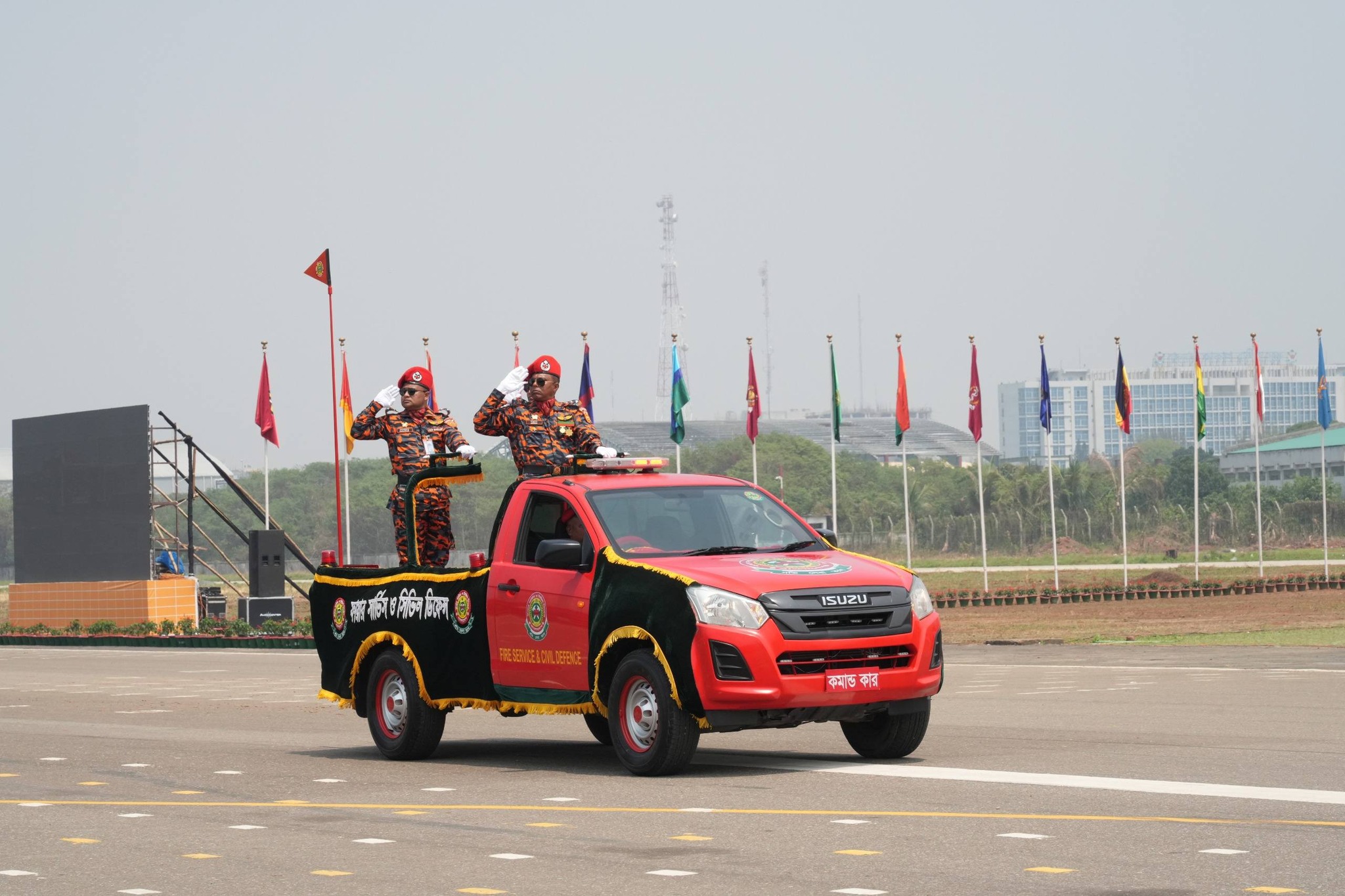 মহান স্বাধীনতা ও জাতীয় দিবসের কুচকাওয়াজের যান্ত্রিক বহরে ফায়ার সার্ভিসের অংশগ্রহণ।
