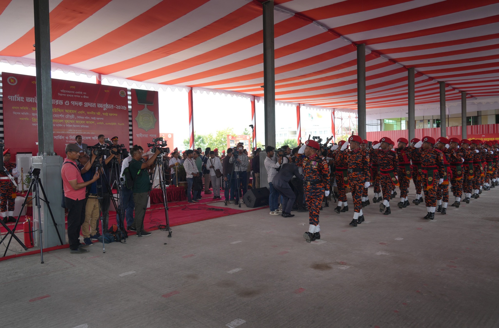 ফায়ার সার্ভিস ও সিভিল ডিফেন্স সপ্তাহ ২০২৬ পাসিং আউট প্যারেড ও পদক প্রদান অনুষ্ঠানের শুভ উদ্বোধন করলেন স্বরাষ্ট্রমন্ত্রী।