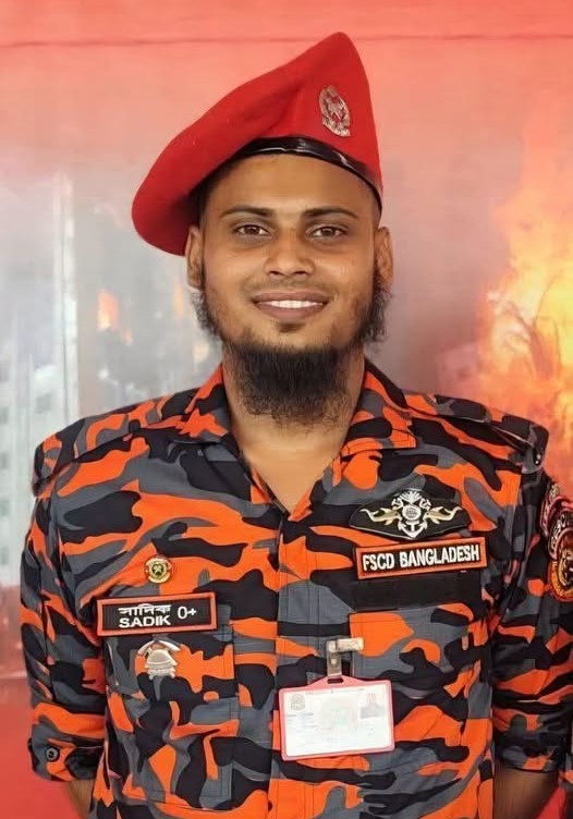 ১৬ জুলাই ২০২৬ নারায়ণগঞ্জ নদী ফায়ার স্টেশনের স্পিডবোট রক্ষণাবেক্ষণের কাজ চলাকালে শীতলক্ষ্ম্যা নদীতে পড়ে ডুবুরি মোঃ সাদিক মৃত্যুবরণ করেন। তাঁর এই অকালমৃত্যুতে আমরা গভীরভাবে শোকাহত।
