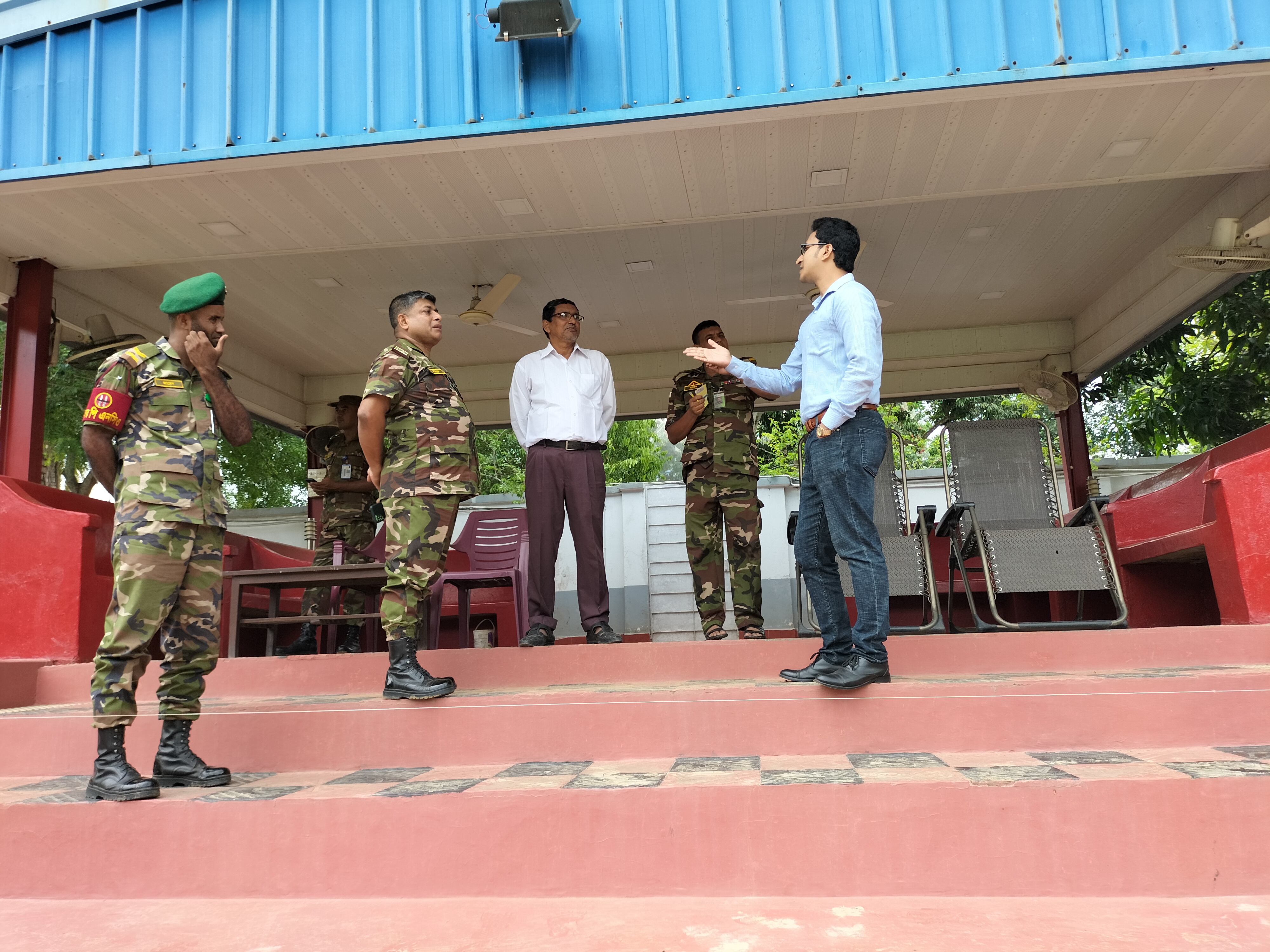পুকুর পরিদর্শন