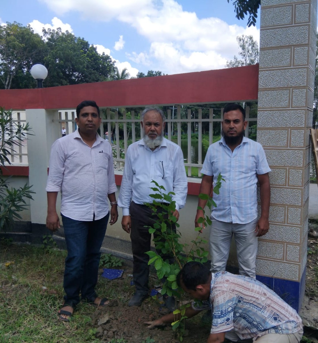 উপজেলা মৎস্য দপ্তর কর্তৃক বৃক্ষ রোপন ২০২৬
