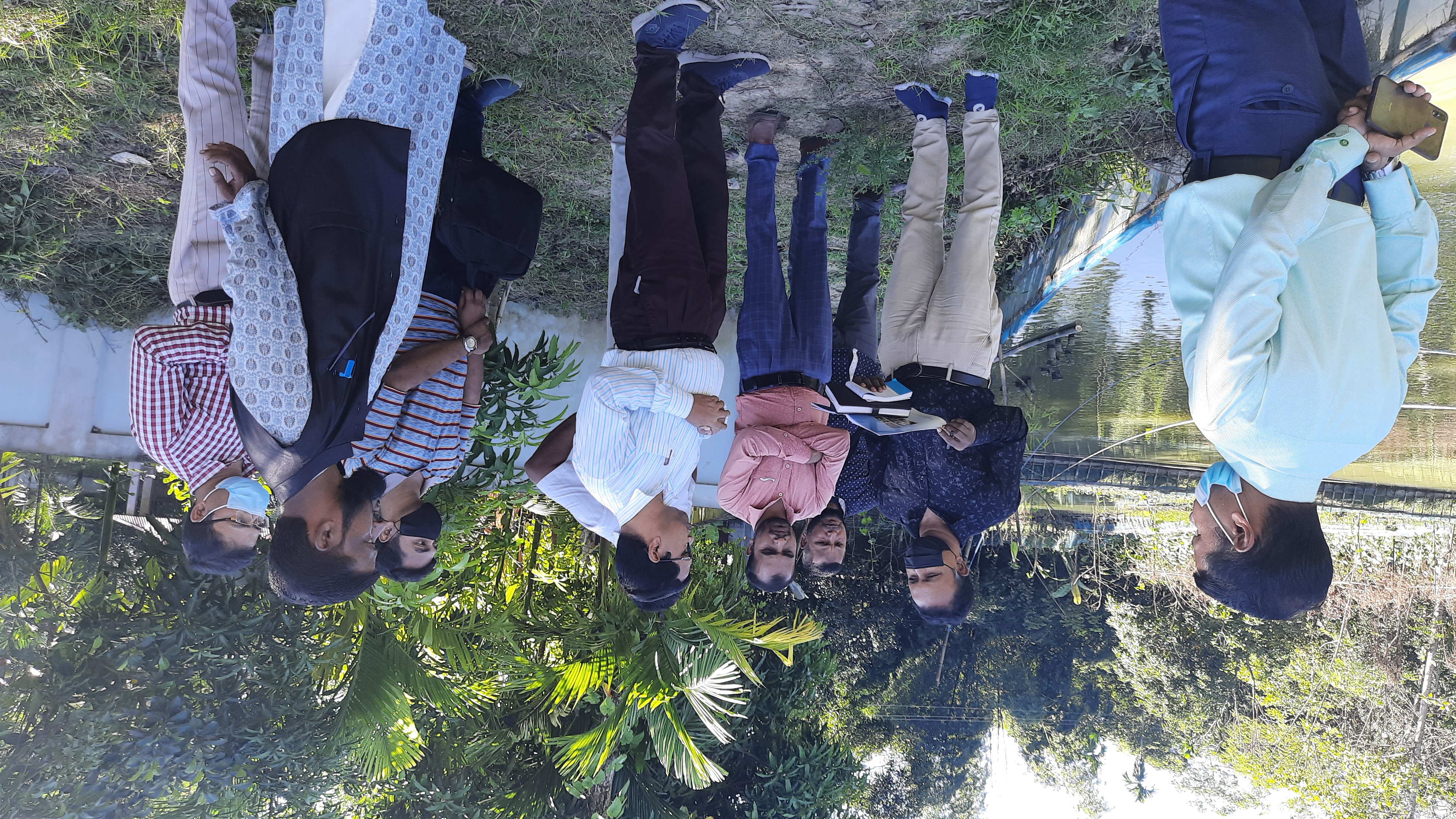 প্রদর্শনী পুকুর পরিদর্শন।