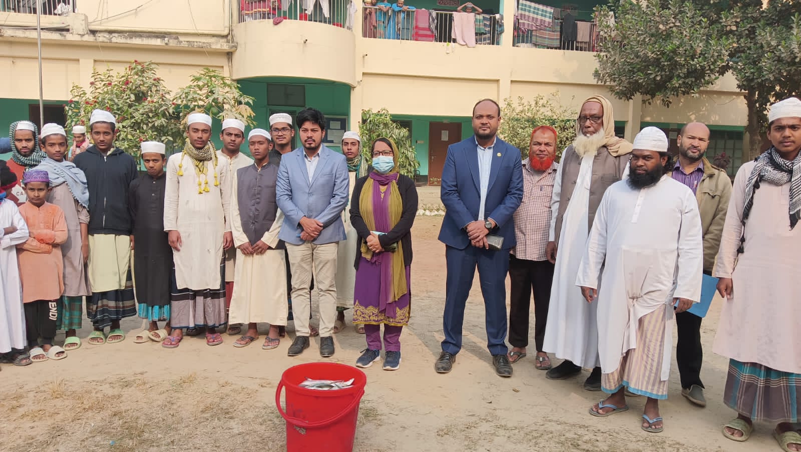 বোর্ডিং মাদ্রাসাতে অভিযানে জব্দকৃত জাটকা বিতরণ