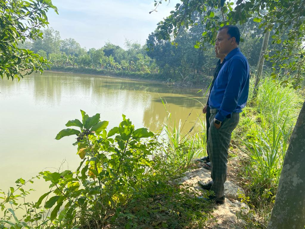 পুকুর পরিদর্শন