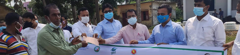 সুফলভোগীদের মাঝে উপকরণ বিতরণ