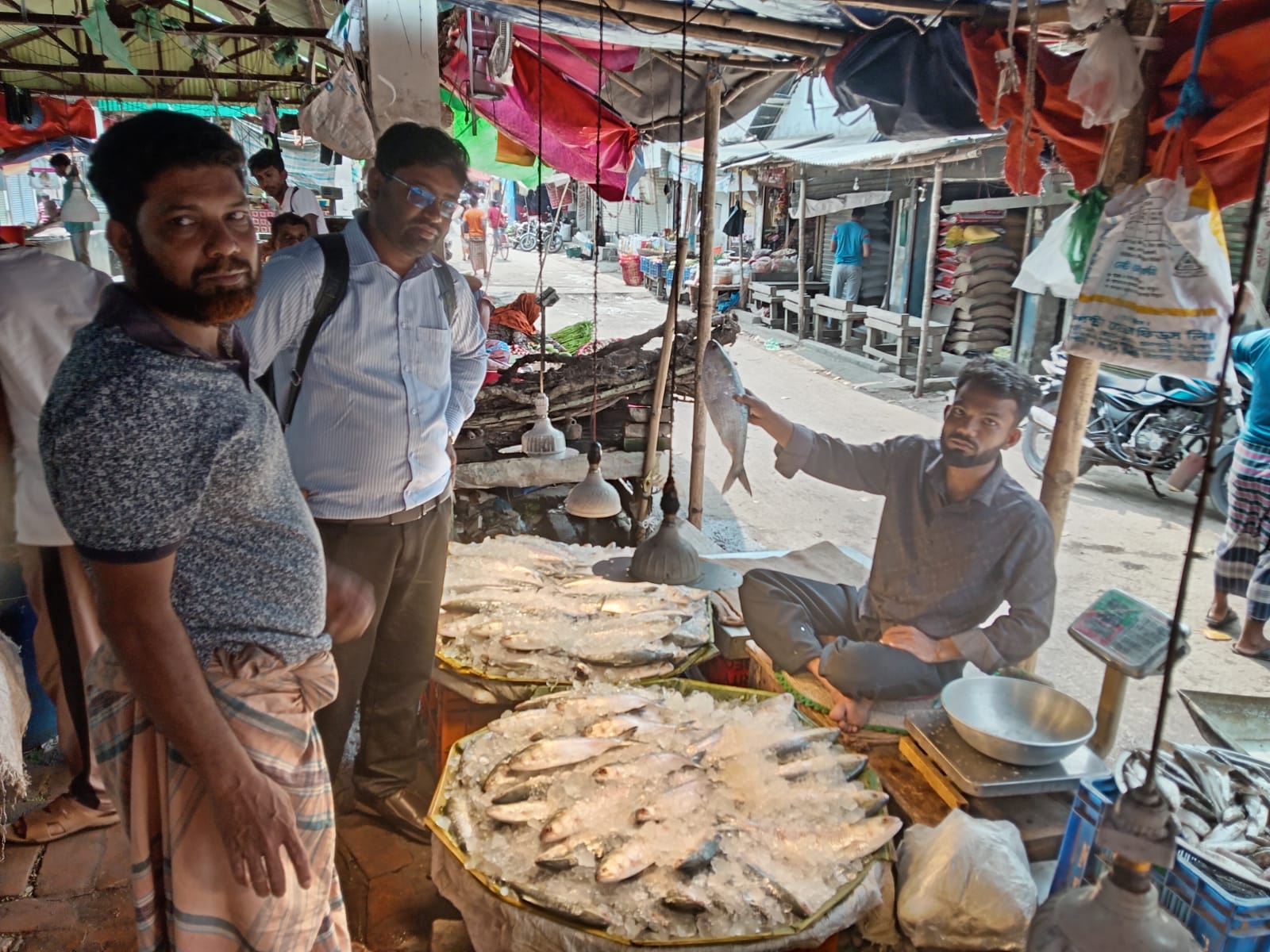 জাটকা সংরক্ষনে বাজার পরিদর্শন