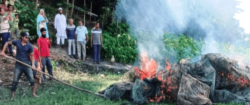 মোবাইল কোর্ট পরিচালনার ছবি