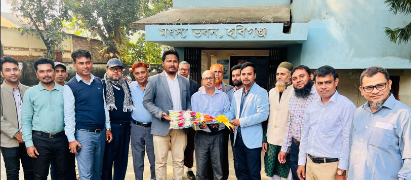 নবাগত জেলা মৎস্য অফিসার, হবিগঞ্জ কে ফুলের শুভেচ্ছা