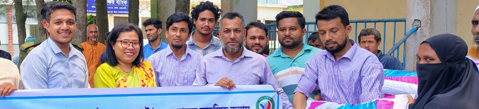 বন্যায় ক্ষতিগ্রস্থদের মাঝে উপকরণ সামগ্রী বিতরণ