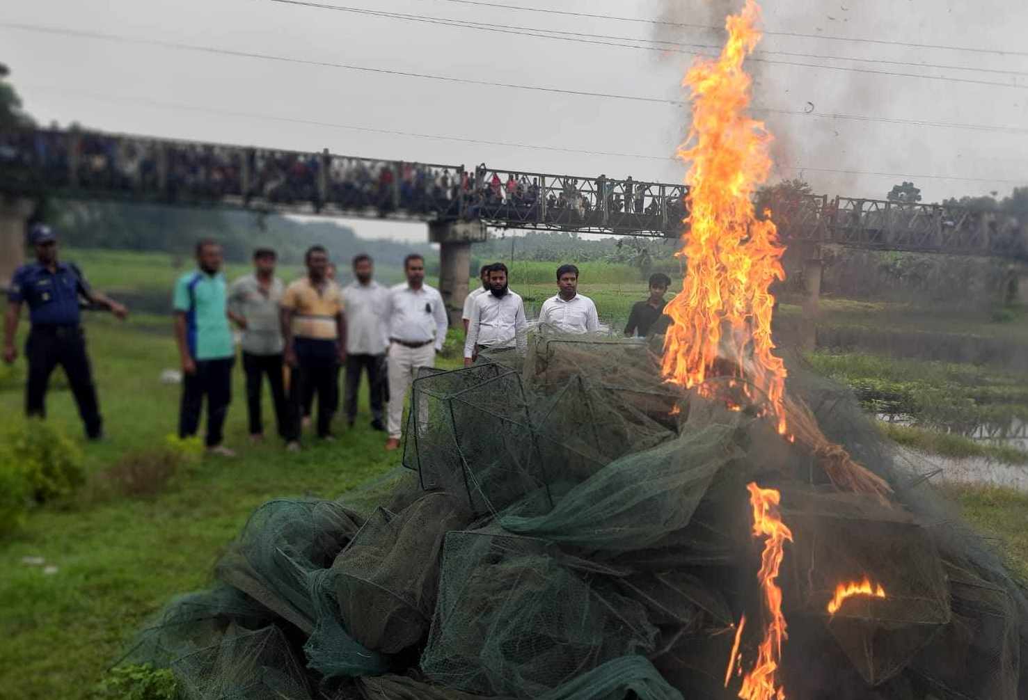 মৎস্য আইন বাস্তবায়ন