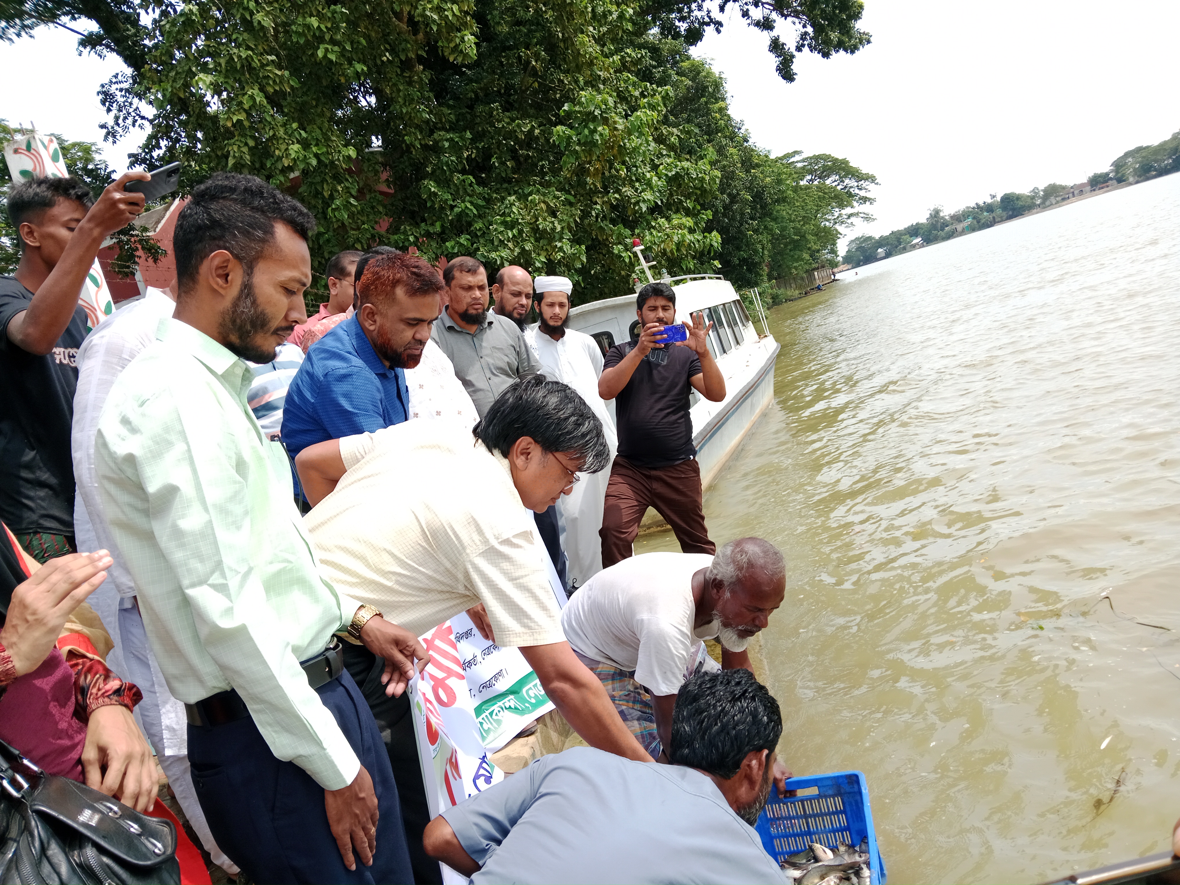 পোনা অবমুক্তকরণ