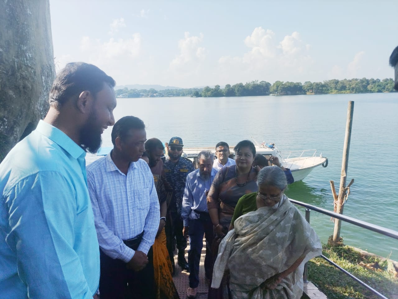 মাননীয় উপদেষ্টা মহোদয়ের সাথে