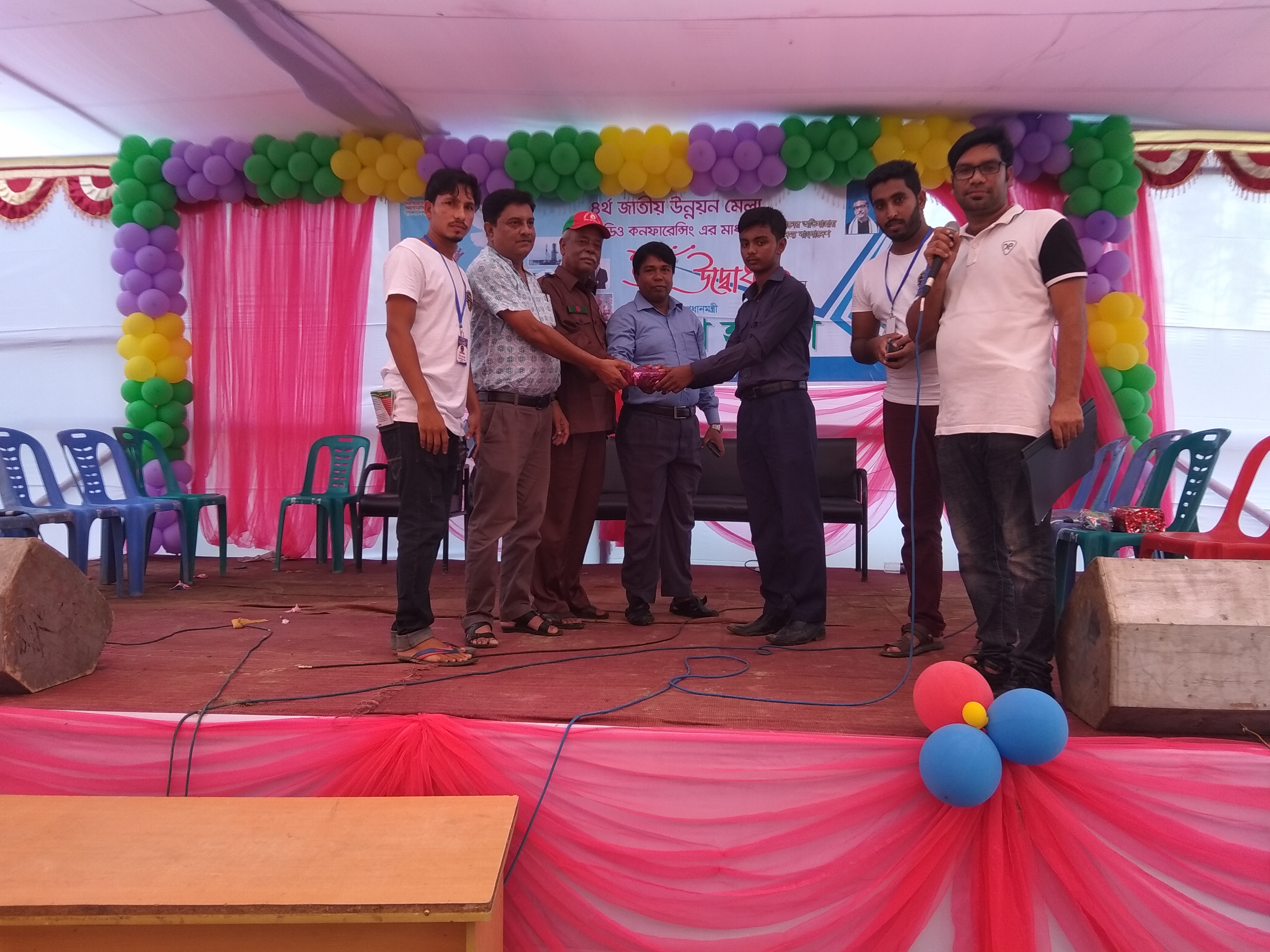 পুরষ্কার বিতরন