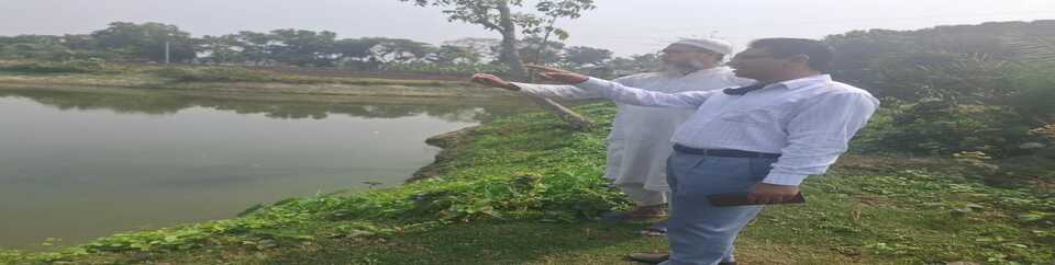 মৎস্য চাষীর পুকুর পরিদর্শন।