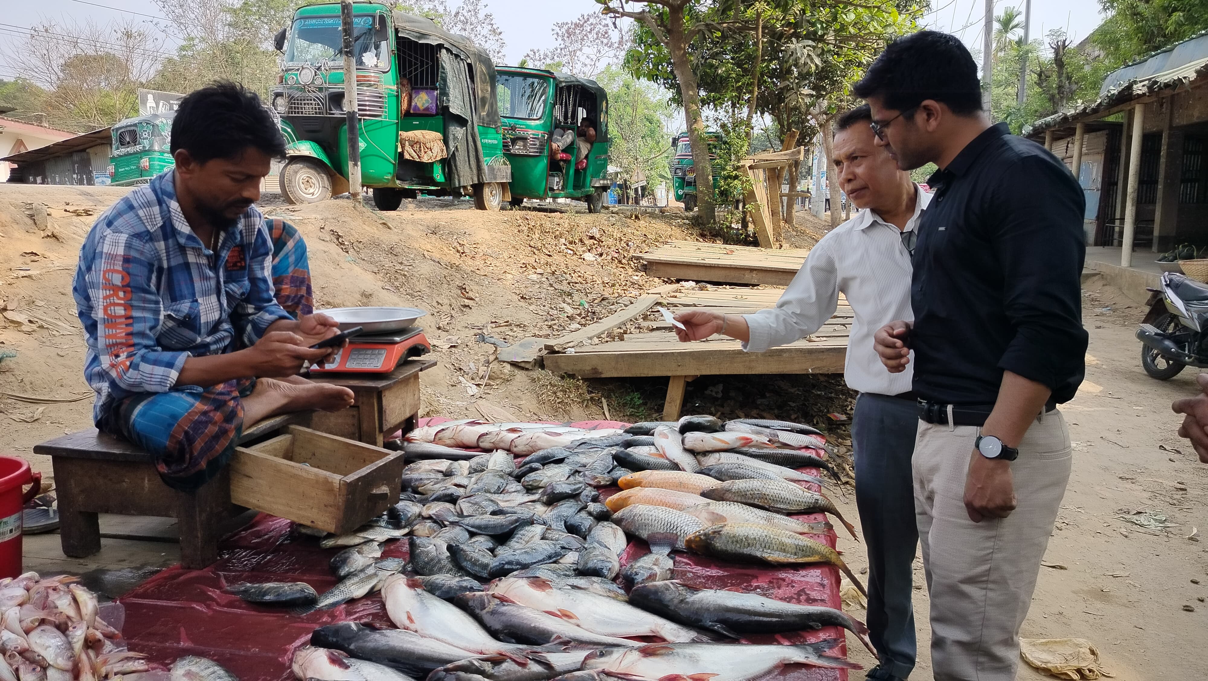 মৎস্য বাজার পরিদর্শন