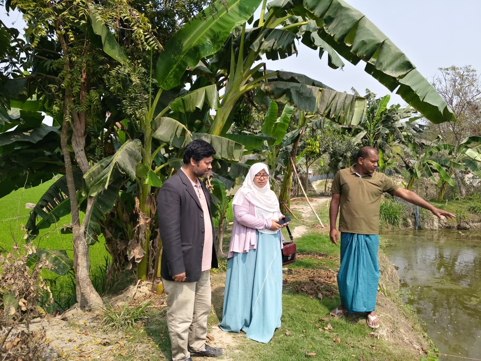 পুকুর পরিদর্শন