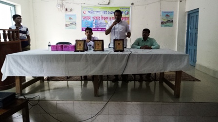 সমাপনী ও পুরস্কার বিতর অনুষ্ঠানে বক্তব্য প্রদান করছেন রাজ কুমার বিশ্বাস, সিনিয়র উপজেলা মৎস্য অফিসার