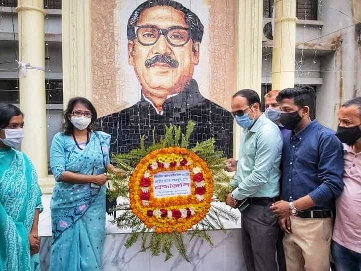 ঐতিহাসিক ৭ই মার্চ উপলক্ষ্যে পুষ্পস্তবক অর্পণ