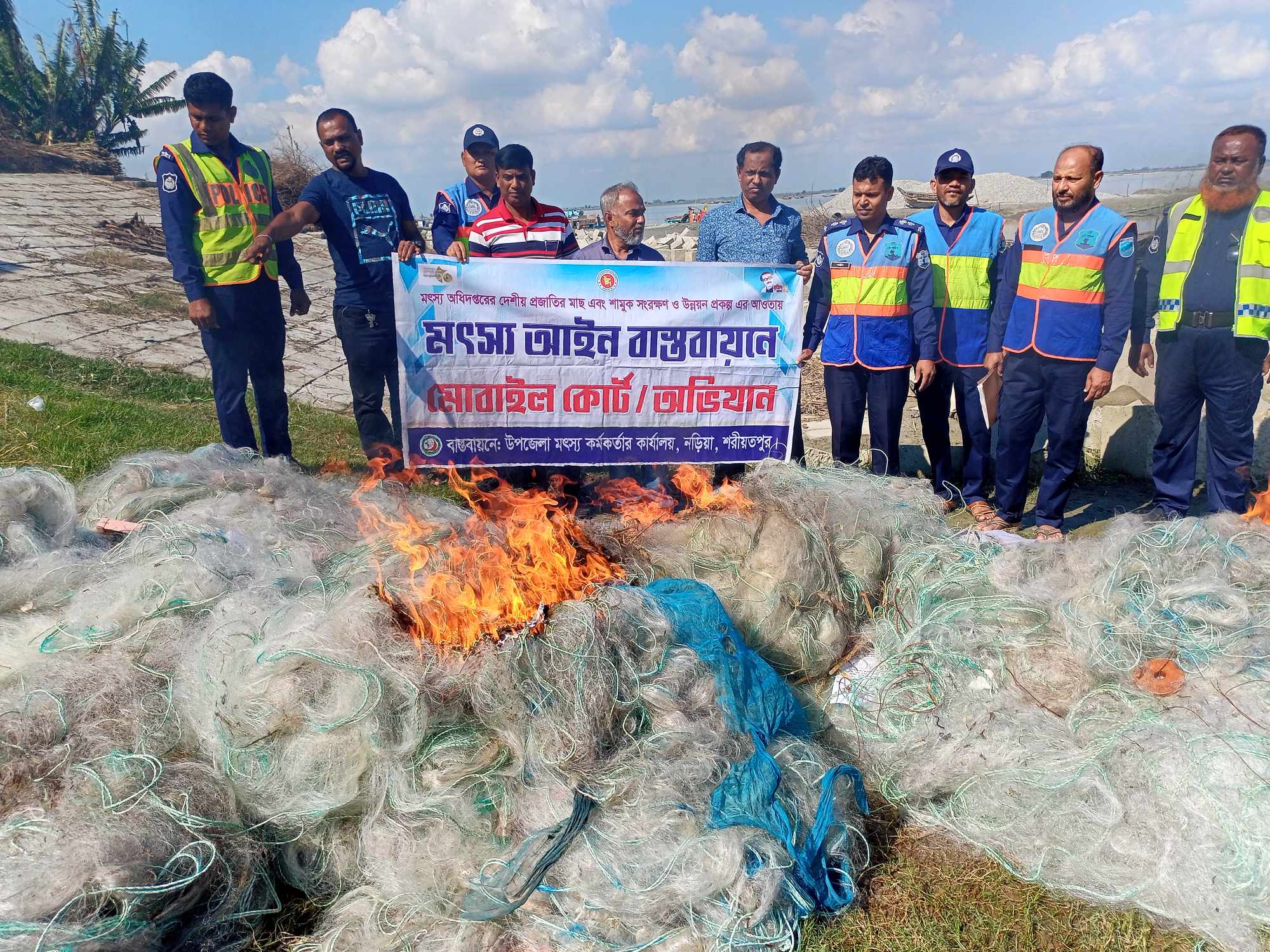 দেশীয় প্রজাতীর মাছ এবং শামুক সংরক্ষন ও উন্নয়ন প্রকল্প এর আওতায় মোবাইল কোর্ট পরিচালনা।
