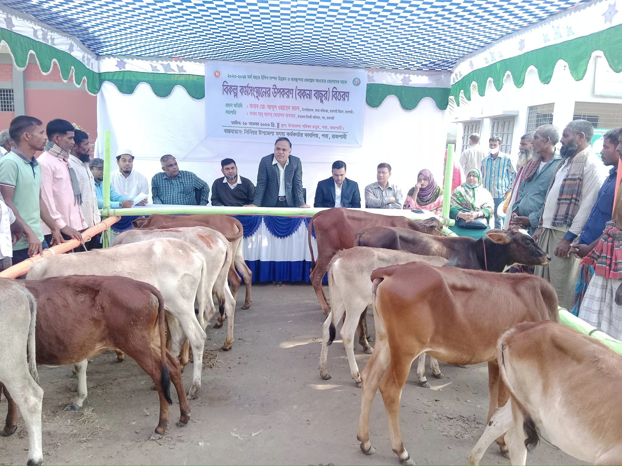 জেলেদের মাঝে বকনা বাছুর বিতরন