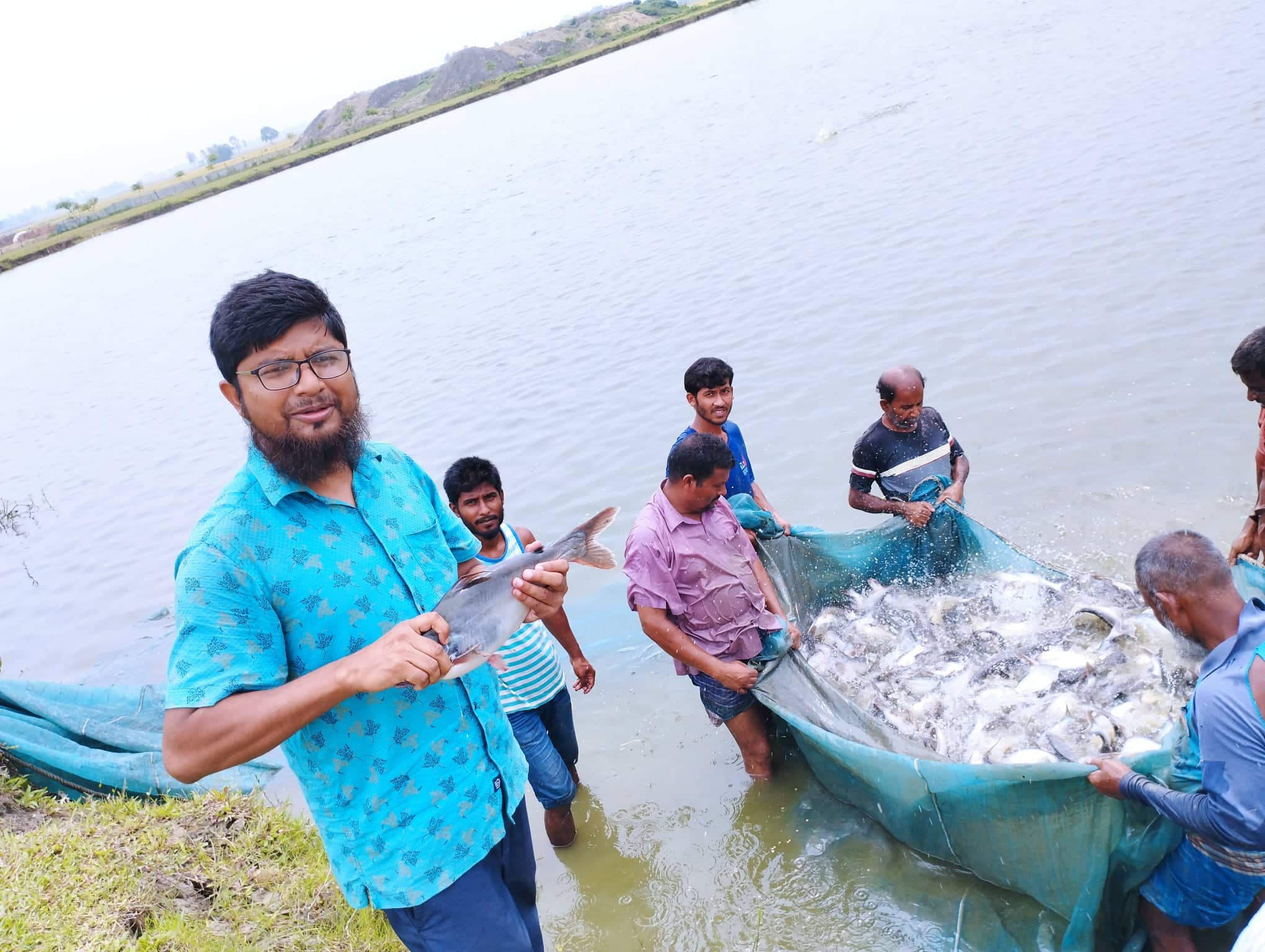 পাঙ্গাস প্রদর্শনী পরিদর্শন