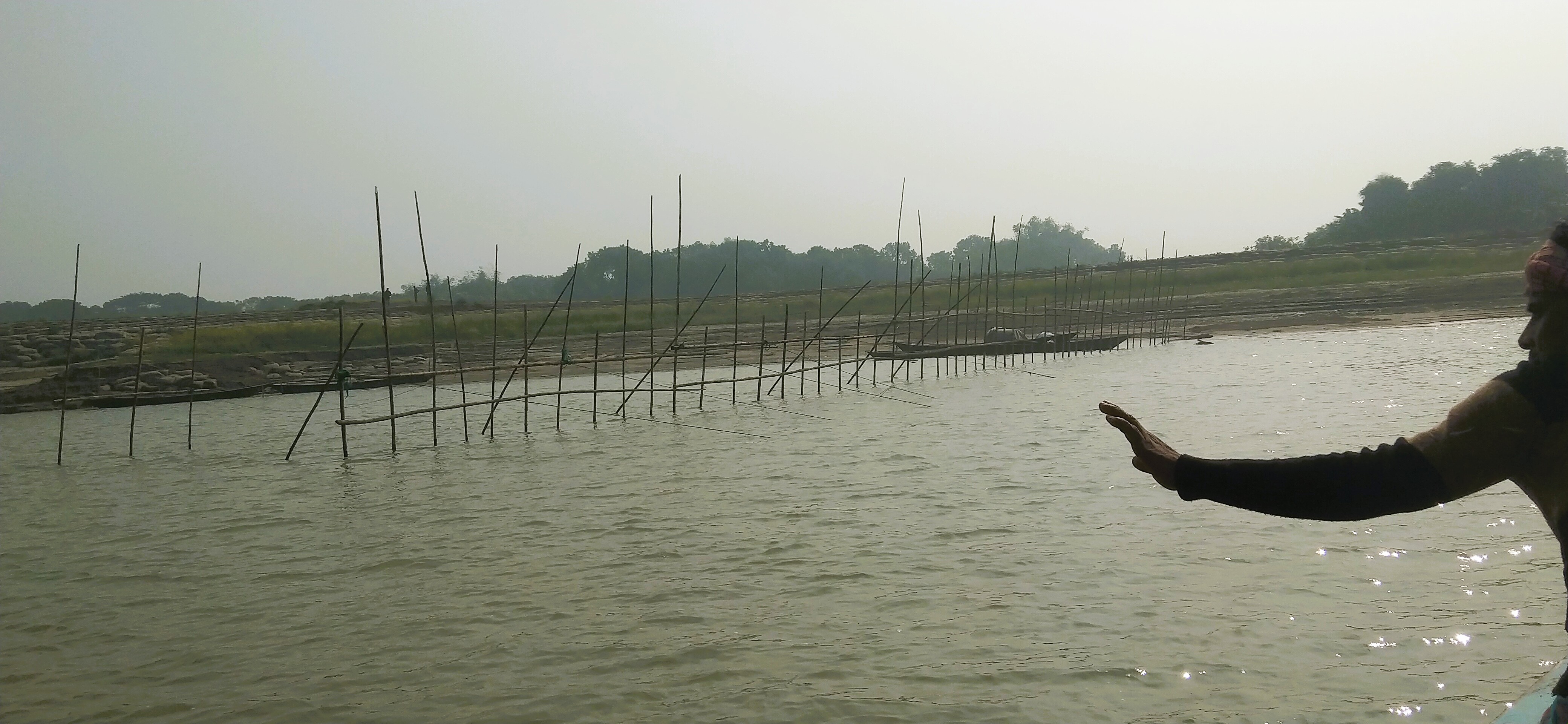 পদ্মা নদীতে অবৈধ বাঁধ অপসারণ