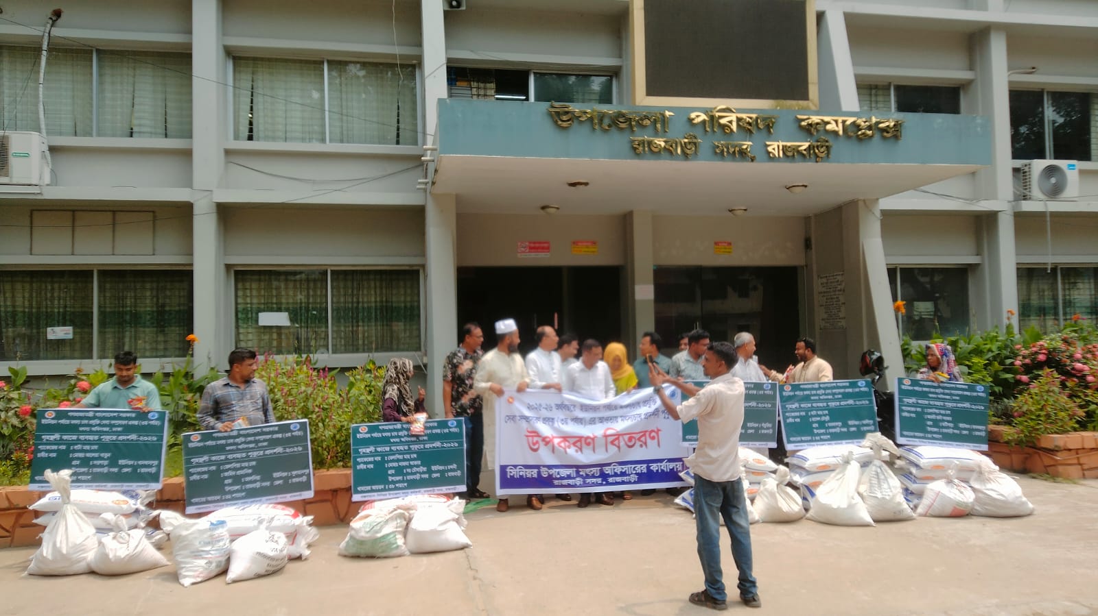 ইউনিয়ন প্রকল্পের আওতায় উপকরণ বিতরণ