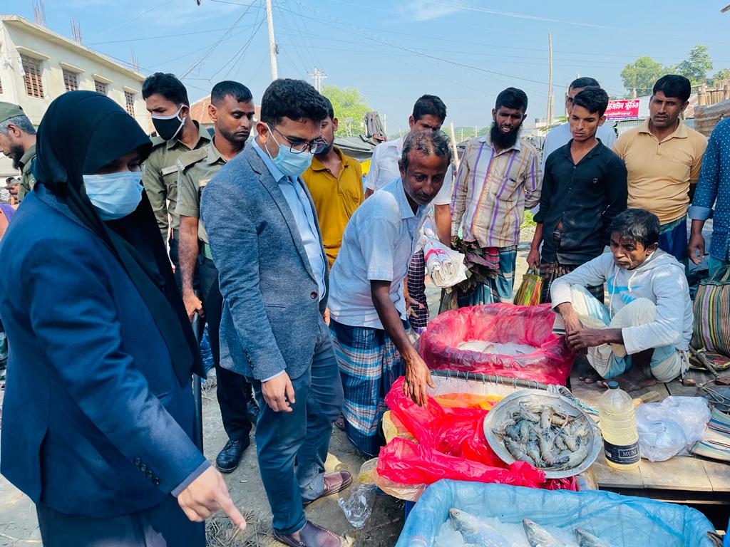 মৎস্য আইন বাস্তবায়নে মাছ বাজারে মোবাইল কোর্ট পরিচালনা