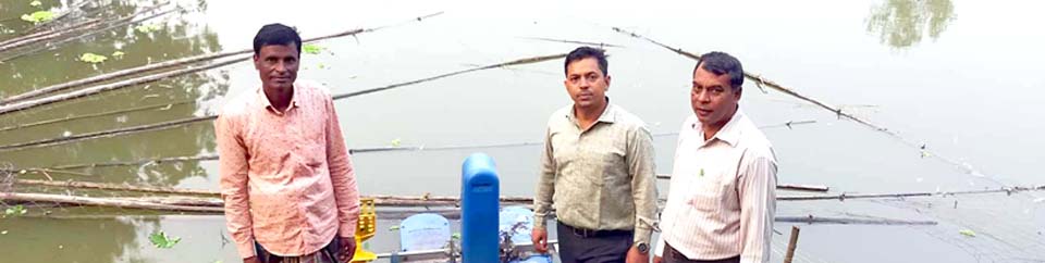 প্রদর্শনীর জন্য পুকুর পরিদর্শন