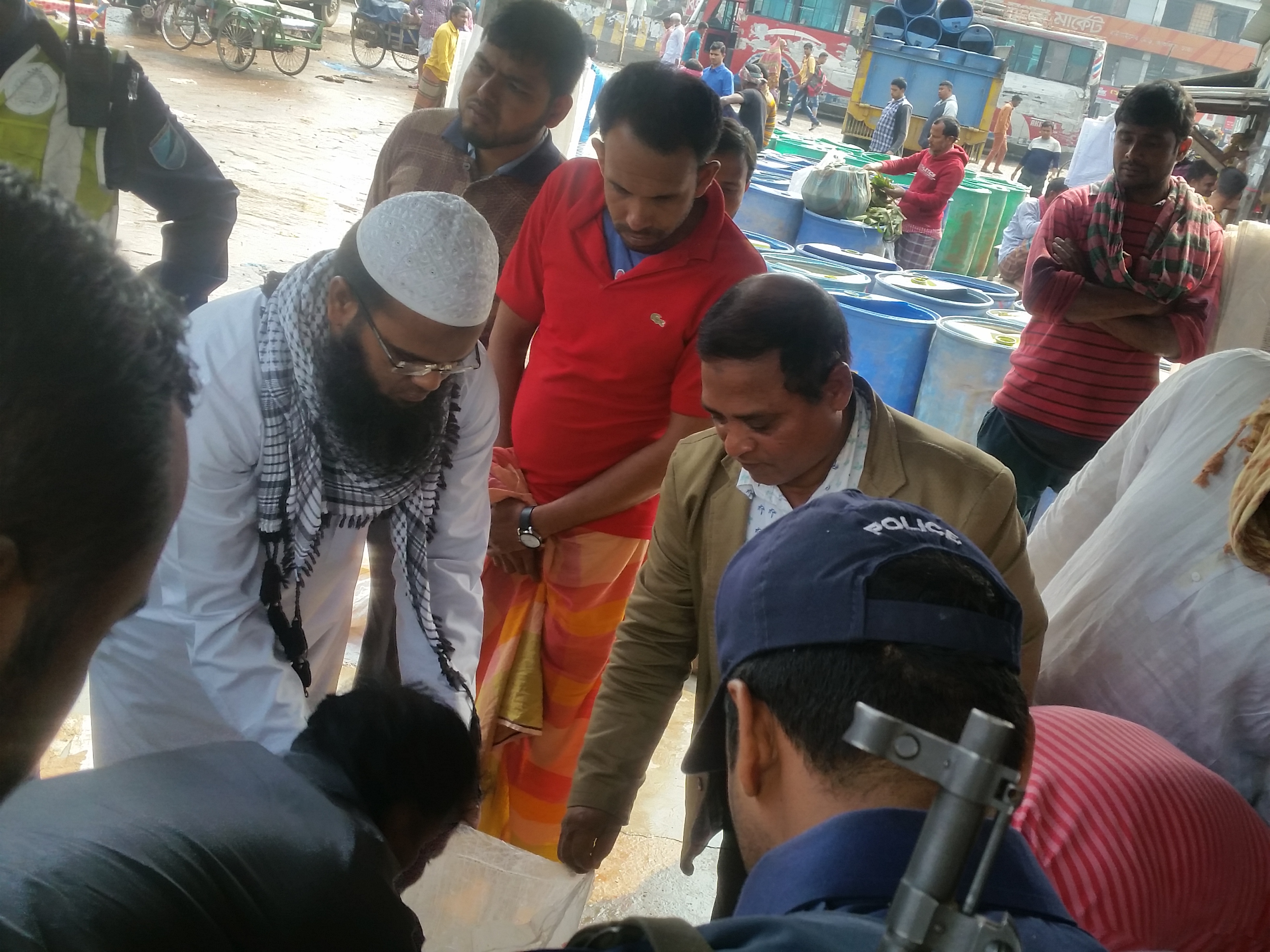 এতিম খানায় মাছ বিতরণ