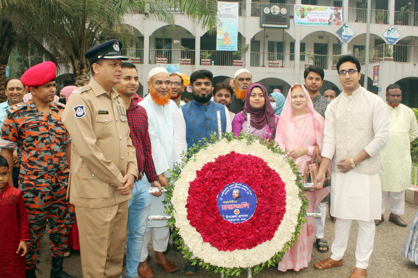 জাতির পিতার জন্মদিনে পুষ্পস্তবক অর্পন
