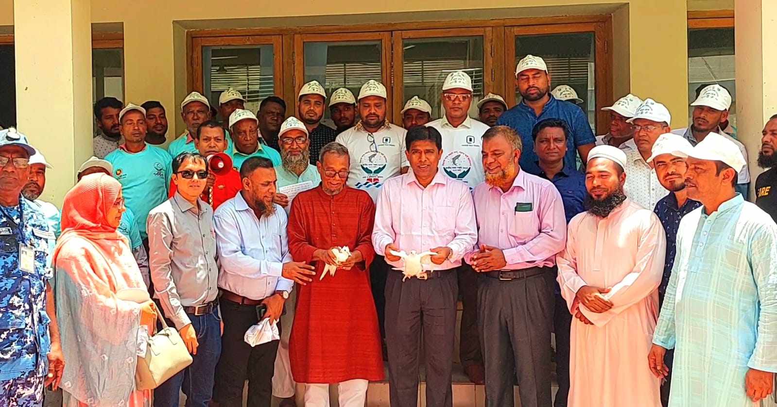 পায়রা উড়িয়ে জাতীয় মৎস্য সপ্তাহের শুভ উদ্বোধন