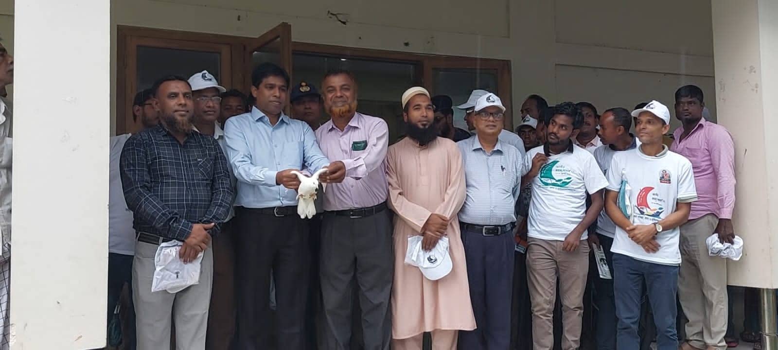 পায়রা উড়িয়ে জাতীয় মৎস্য সপ্তাহের শুভ উদ্বোধন