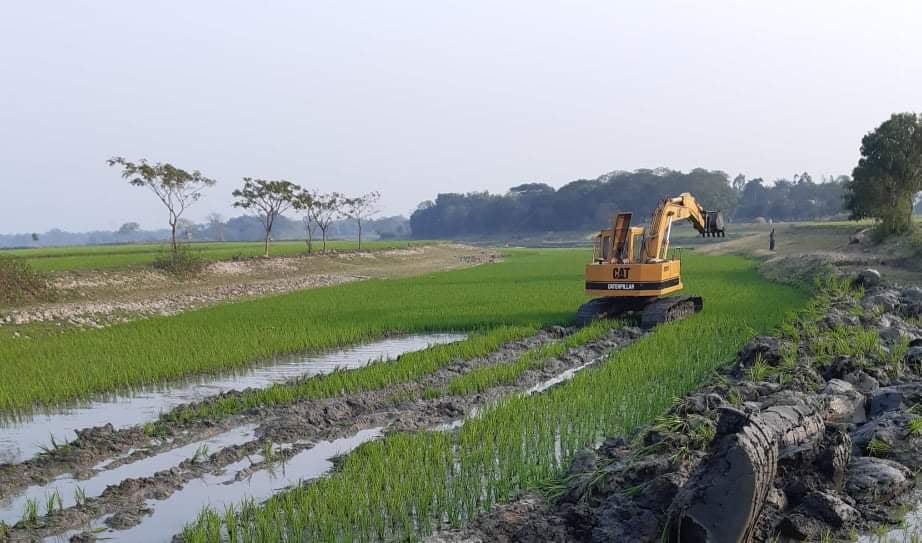 ধর্মপাশা উপজেলার চিনা-জানা খাল খনন পরিদর্শন