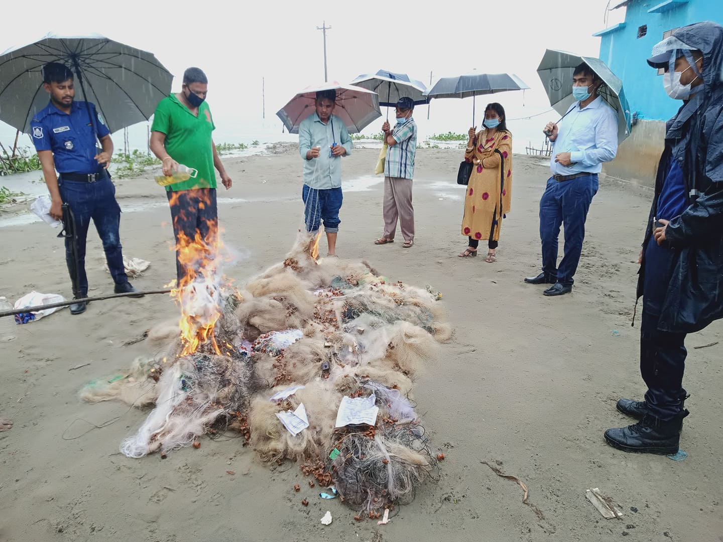 মৎস্য আইন বাস্তবায়ন