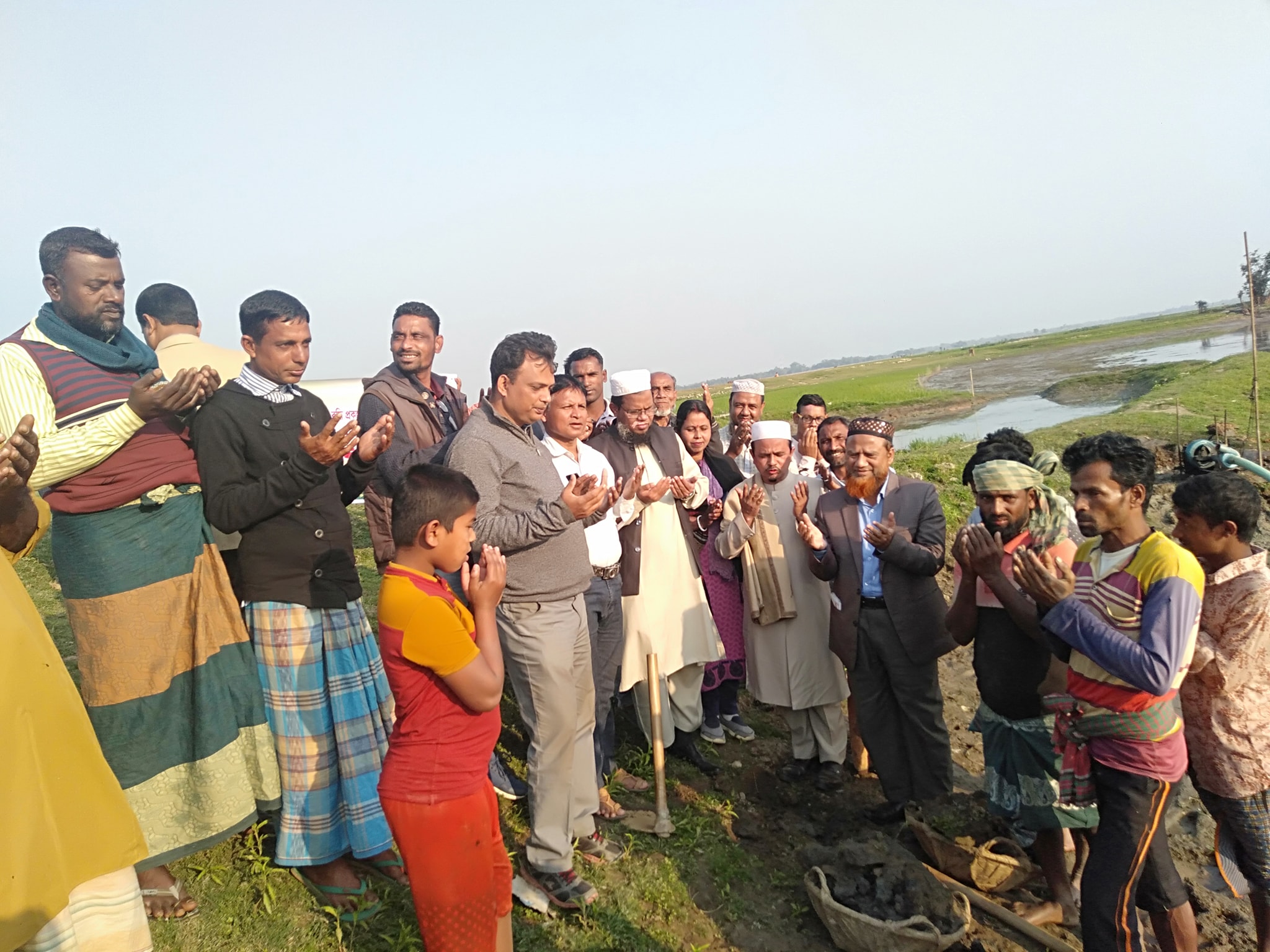 দক্ষিণ সুনামগঞ্জ উপজেলার নিতাই গাং জলমহালের খনন উদ্বোধন করছেন সিলেট বিভাগীয় উপপরিচালক জনাব মোঃ জিল্লুর রহমান