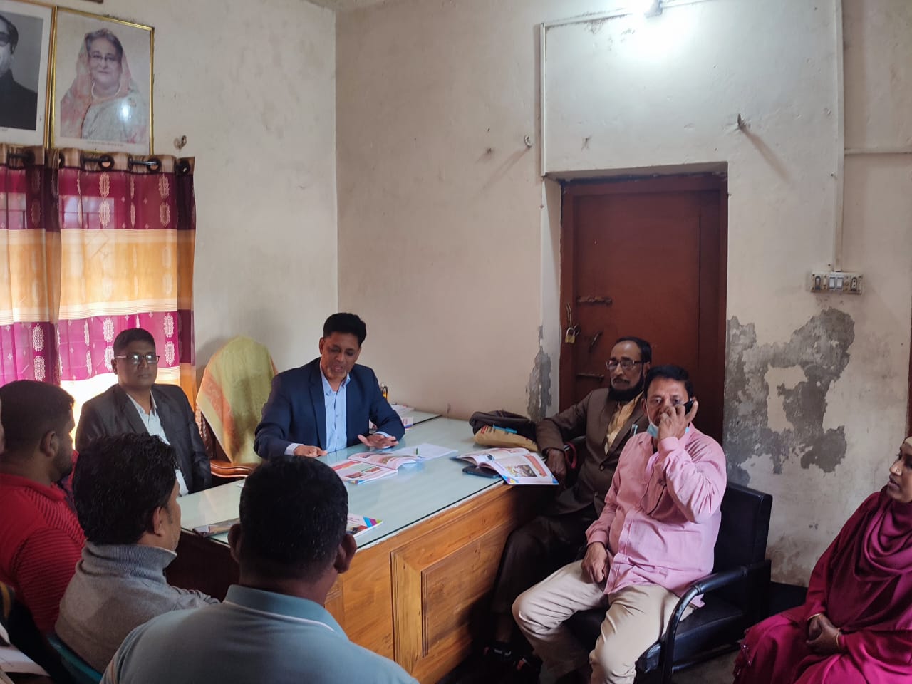 'নিরাপদ খাদ্য বিষয়ক পারিবারিক নির্দেশিকা' বিতরণ