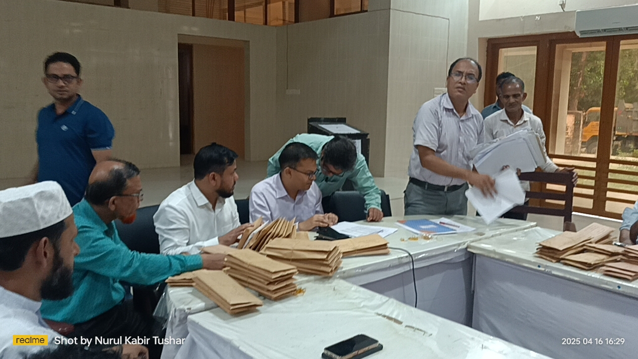 খাদ্যবান্ধব কর্মসূচীর ডিলার নিয়োগ-২০২৫ যাচাই বাছাই ও লটারীর কার্যক্রম