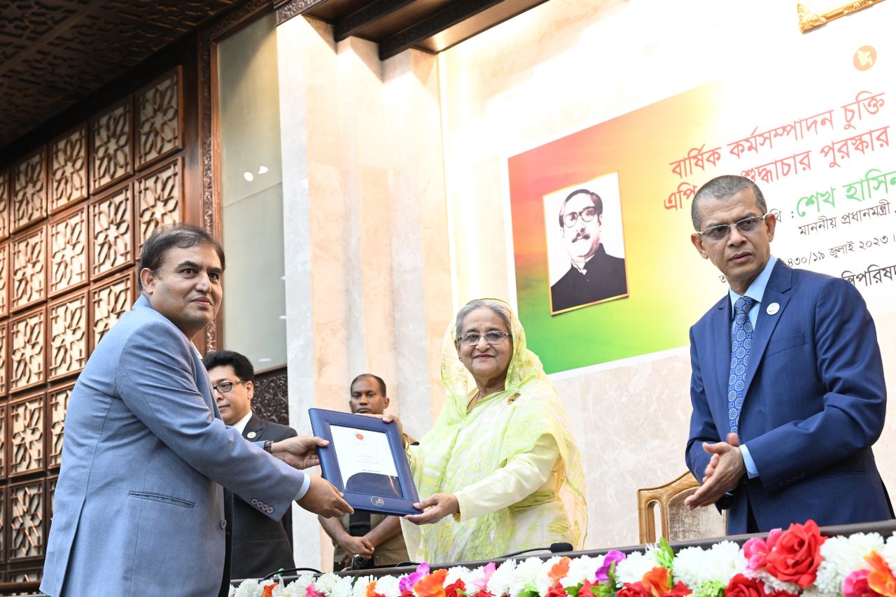 পুরষ্কার অর্জন