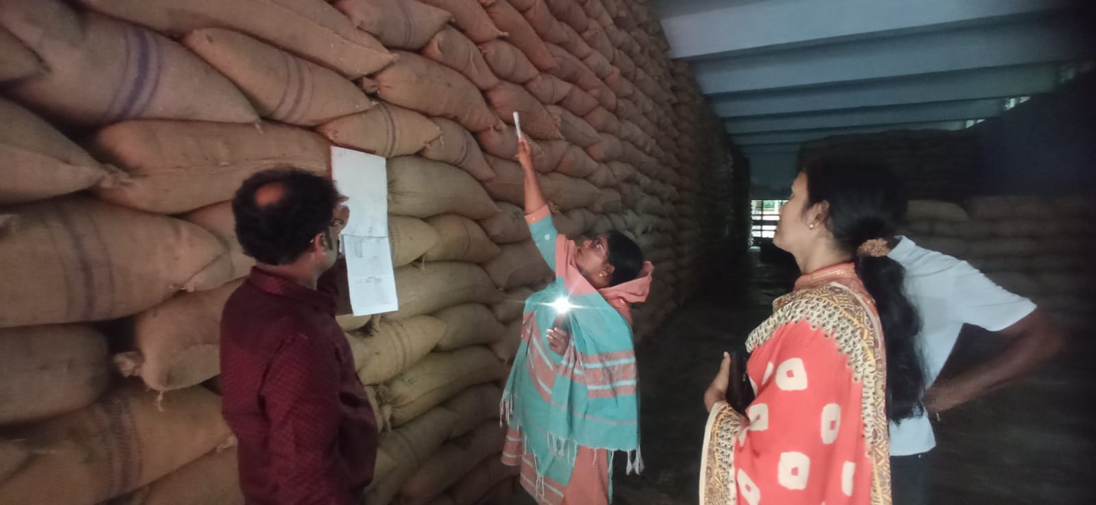 ৩০/০৬/২০২৬ খ্রি. তারিখ উপজেলা নির্বাহি অফিসার, ডুমুরিয়া মহোদয় কর্তৃক ডুমুরিয়া এলএসডি পরিদর্শন।