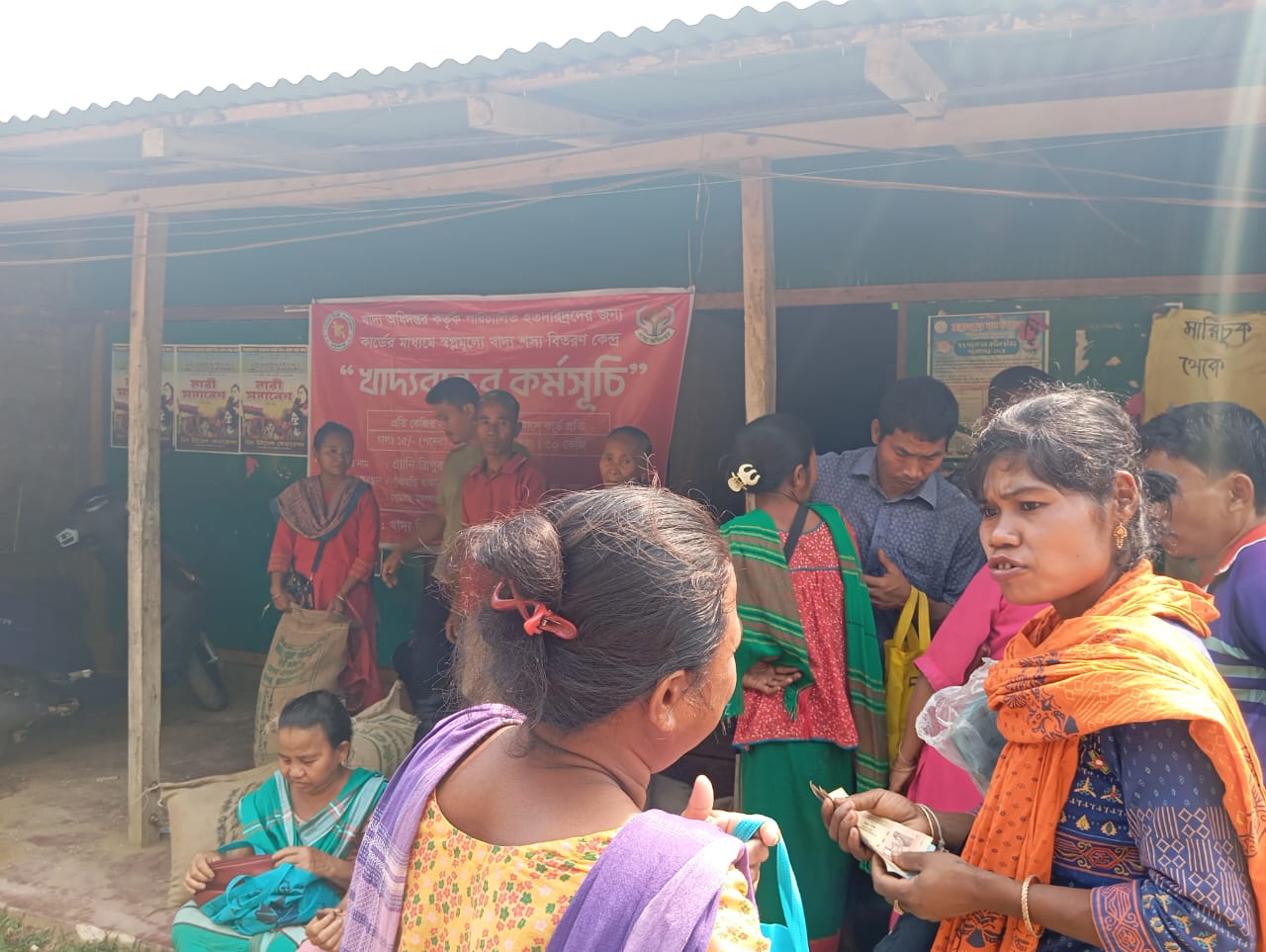 নানিয়ারচর উপজেলা খাদ্যবান্ধব কর্মসূচির কার্যক্রম স্থির চিত্র