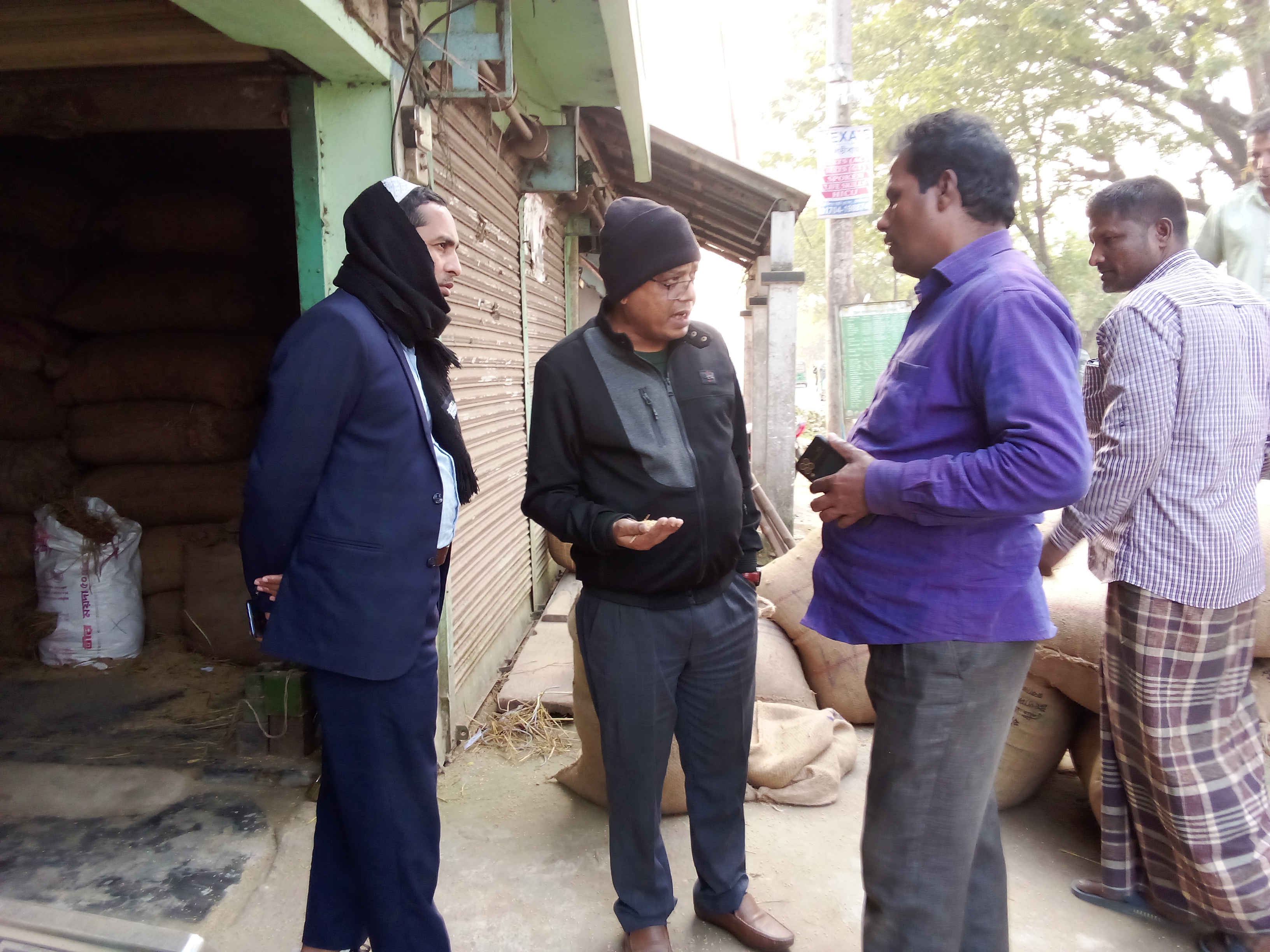 ধানের বাজার দর মনিটরিং ও মজুদ যাচাই।