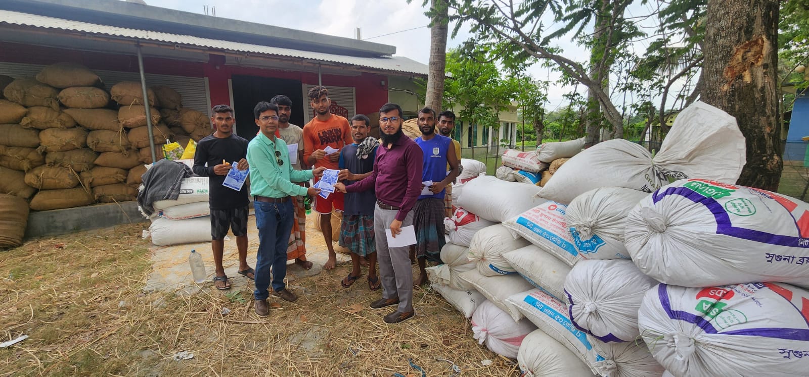 কৃষকের-অ্যাপ-এর-মাধ্যমে-কৃষকদের-নিবন্ধন-সম্পন্ন করার প্রচারণা চলছে।