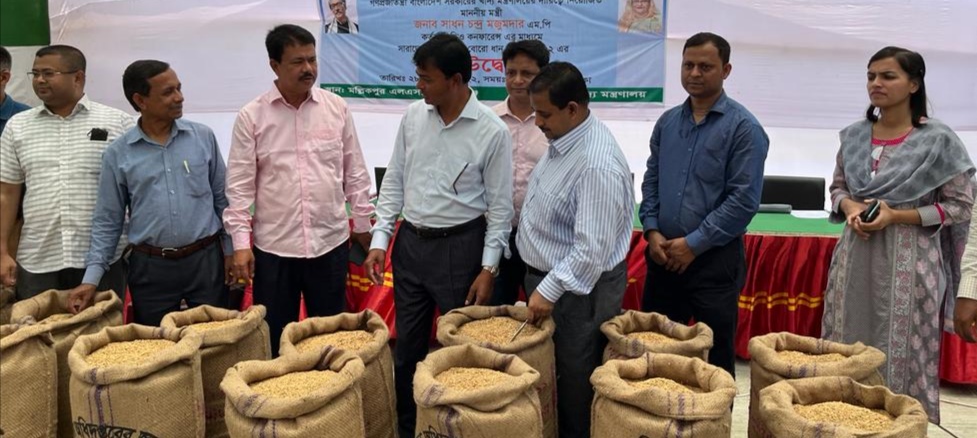 মাননীয় জেলা প্রশাসক, সুনামগঞ্জ কর্তৃক বোরো/২০২২ ধান উদ্বোধন।