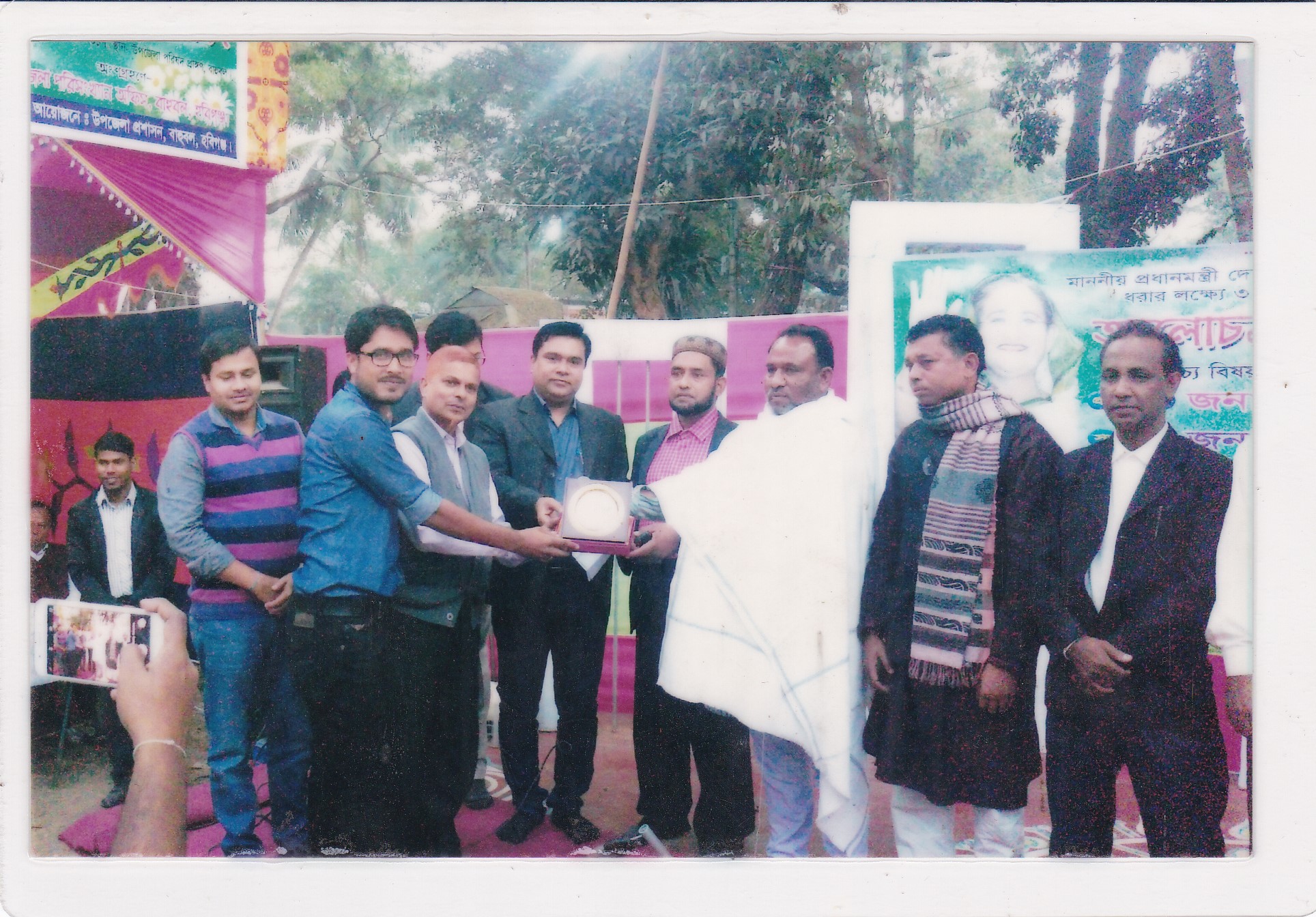 উন্নয়ন মেলায় অংশগ্রগণের ছবি